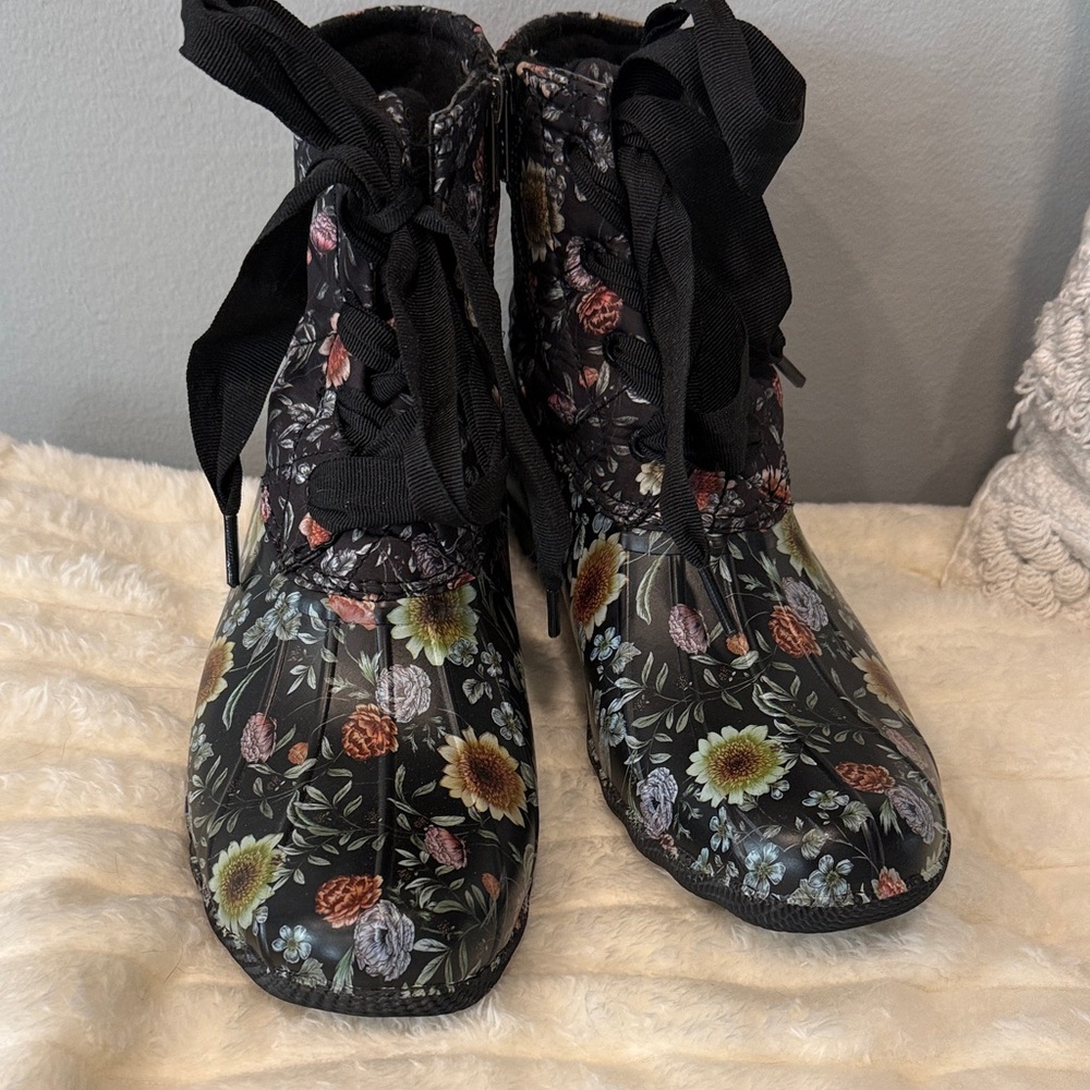 Sperry Black Floral Lace-Up Waterproof Ankle Rain Boots